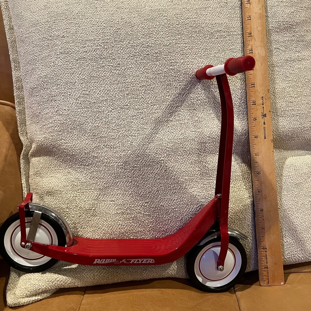 Radio Flyer toy mini Scooter.